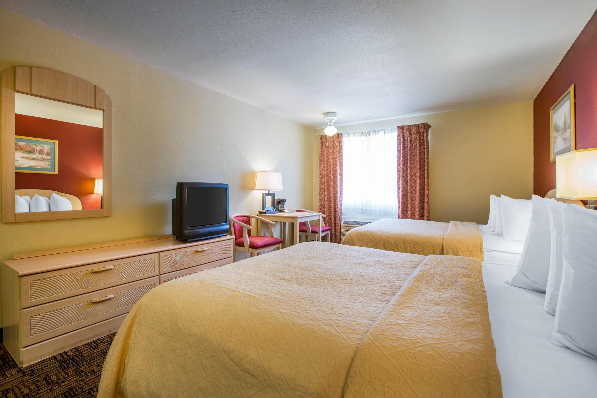 Quality Inn & Suites Weed Buitenkant foto