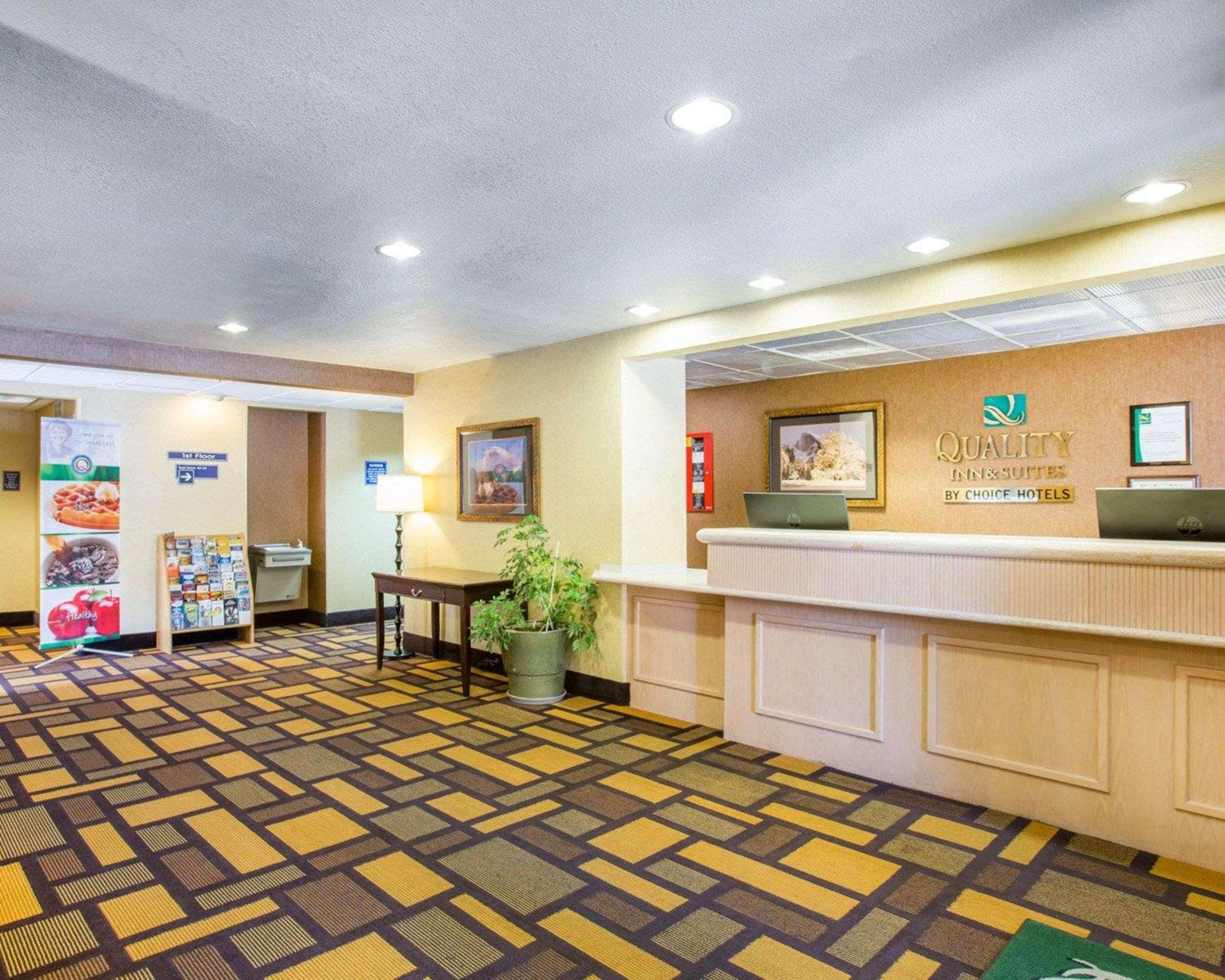 Quality Inn & Suites Weed Buitenkant foto